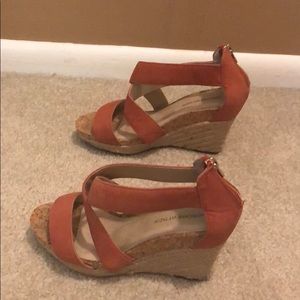 Adrienne vittadini platform wedges. Size 7.5